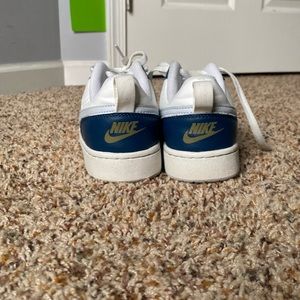 Boys nike shoes size 6y